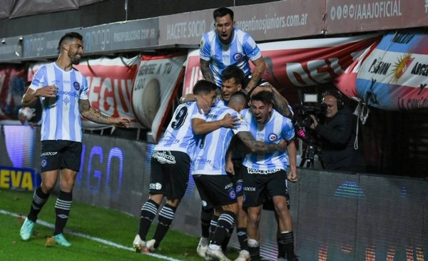 Diario HOY | Argentinos Juniors vence a Newell's y se acerca a los tres líderes