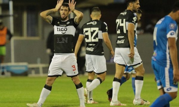 Alejandro Silva guía la victoria de Olimpia ante el 12 de Octubre