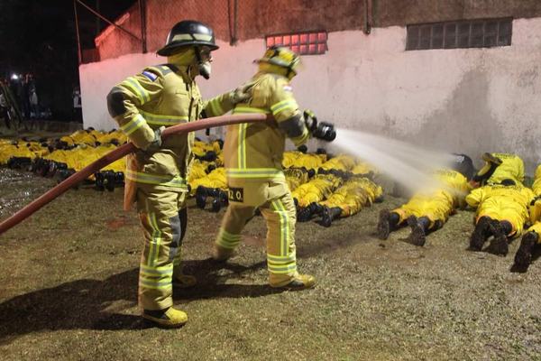 Juran nuevos bomberos voluntarios en la Estación 3 de CDE - La Clave