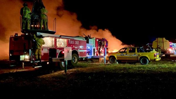 Dos detenidos tras quema de cubiertas que causó voraz incendio