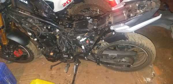 Recuperan mediante GPS motocicleta robada; estaba ya desarmada - La Clave