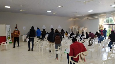 EBY inició desembolso en concepto de becas a 708 universitarios de Caazapá | .::Agencia IP::.