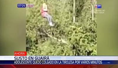 Adolescente permanece colgado en tirolesa, tras caída de trabajador