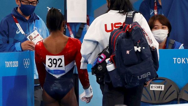 Biles fuera de la final por "un asunto de salud"