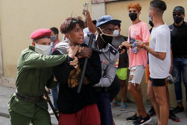 Dictadura cubana dispuso prisión domiciliaria para algunos manifestantes mientras avanza con los juicios sumarios