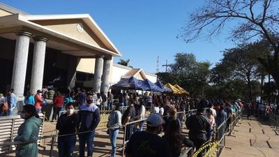 Hoy solo se aplica primera dosis a jóvenes de 20 años cumplidos en la Gobernación de Amambay