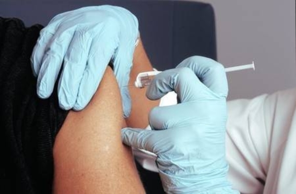 Diario HOY | Vacunas obligatorias se extienden a Nueva York y California