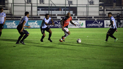 Lo mejore del Loco Pérez en el juego contra Guaireña