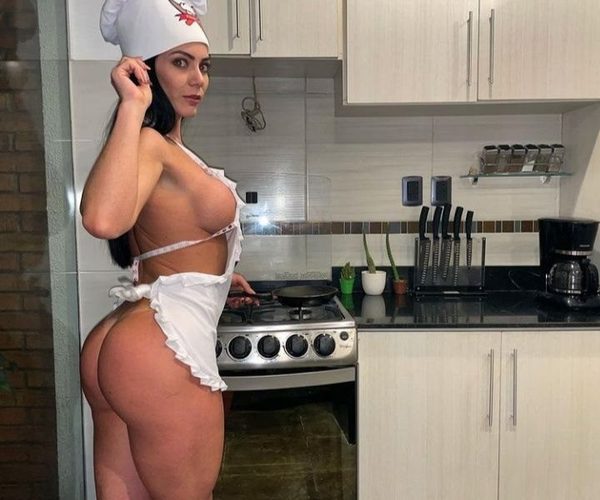 Modelo anuncia programa de cocina pero quieren que haga uno porno