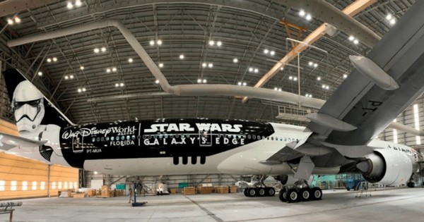 La Nación / Que la Pfizer te acompañe: avión con diseño de Star Wars trae millón de dosis