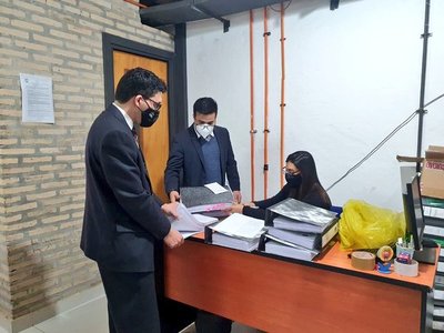Caso presuntas facturas: Allanaron Gobernación de Central y se llevaron más documentos - Megacadena — Últimas Noticias de Paraguay