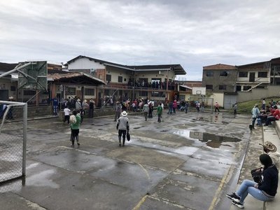 Más de 4.000 personas atrapadas por la violencia y las lluvias en Colombia