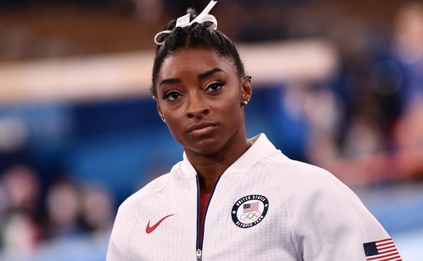 Crónica / Simone Biles, favorita de las olimpiadas, se retiró hoy para cuidar de su salud mental