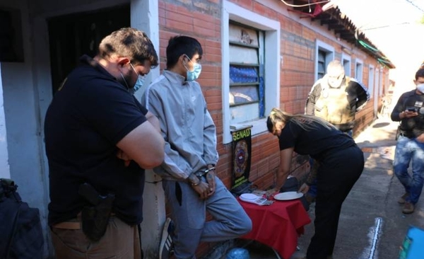 Diario HOY | Allanan un inquilinato en Lambaré y capturan a un microtraficante