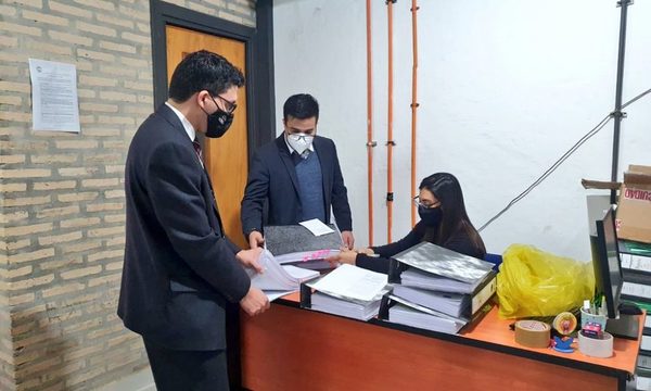 Allanan Gobernación de Central e incautan documentos y pendrives