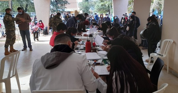 La Nación / Anuncian cierre de vacunatorio de Alto Paraná por falta de vacunas