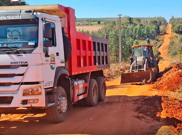 Reparan caminos en Repatriación - Noticiero Paraguay