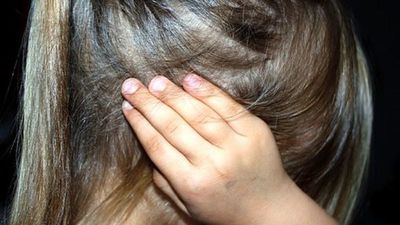 Florida: Arrestan a mujer que encerraba en una jaula a su hija