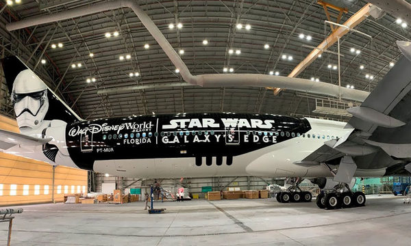 Un avión con diseño de Star Wars traerá el segundo millón de dosis