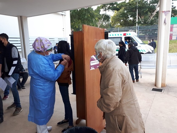 IPS suspende vacunación en el Hospital Central - Megacadena — Últimas Noticias de Paraguay