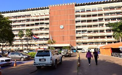 Salud suspende vacunación anticovid en el Hospital Central de IPS, este miércoles - Nacionales - ABC Color