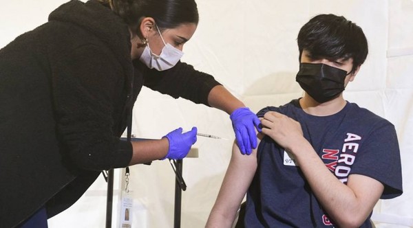 ¿Cuándo vacunarán a los de 18 y 19 años?