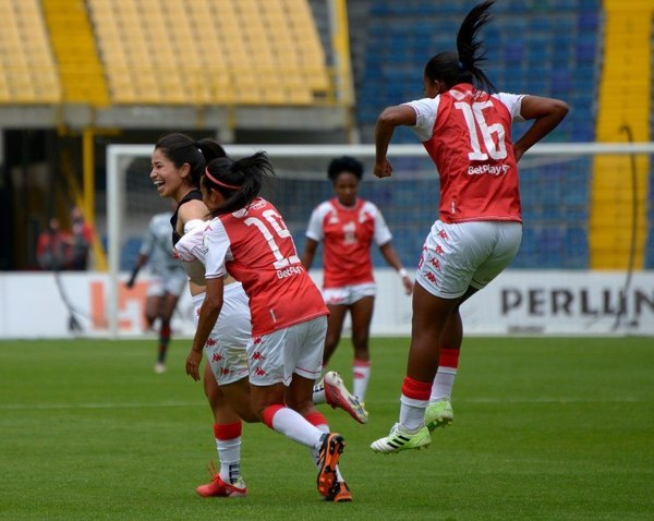 Le 'rompió' el arco: el golazo en el 'Campín' de una capitana paraguaya