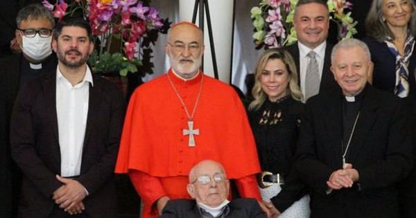 La Nación / Nenecho mantuvo un encuentro con el cardenal Cristóbal López