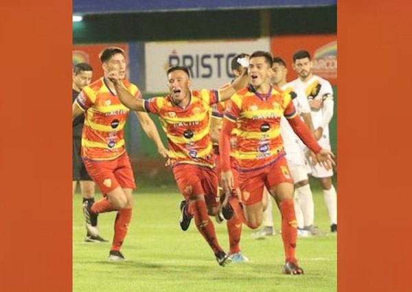 Crónica / COLÓN LE BORRÓ AL “INDIO”