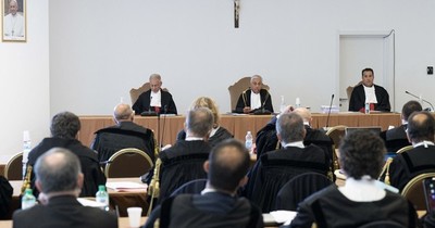 La Nación / Arrancó histórico juicio al cardenal Angelo Becciu
