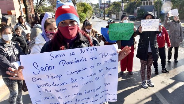 En manifestación exigen que continúen las ollas populares
