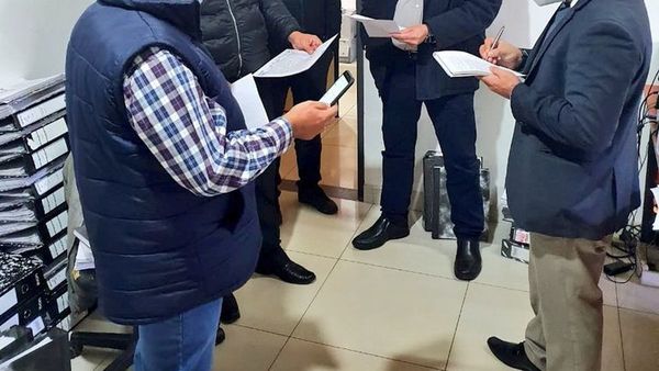 Allanan Gobernación de Central para retirar documentos