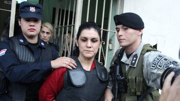 Carmen Villalba compurga pena por secuestro, pero no saldrá libre aún