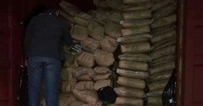 La Nación / Cae importante carga de cocaína