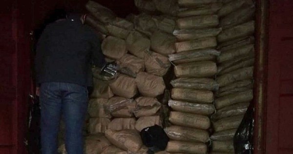 La Nación / Cae importante carga de cocaína