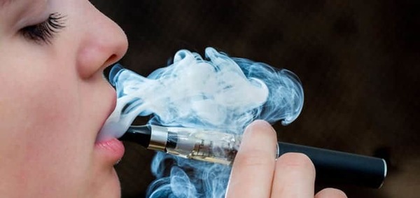 La OMS advierte que el uso del cigarrillo electrónico triplica el riesgo de fumar en los jóvenes