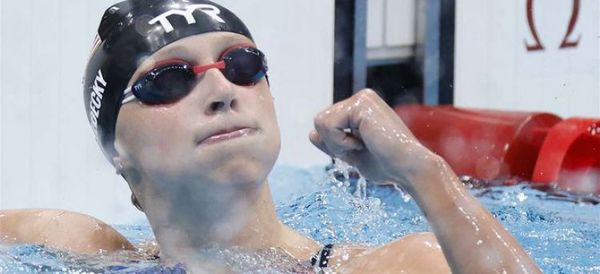 La estadounidense Katie Ledecky logra el oro olímpico en 1.500 m libre