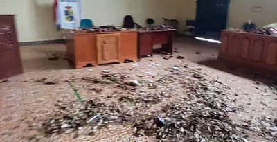 Ciudadanos indignados llenaron de basura la Junta Municipal de Concepción