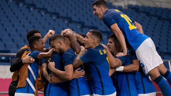 Brasil se confía, pero pasa como líder