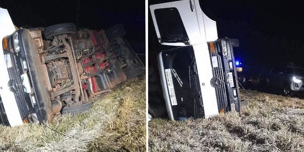 CAMIÓN VOLCÓ EN LA ZONA DEL PUENTE CAPIIBARY – TRINIDAD