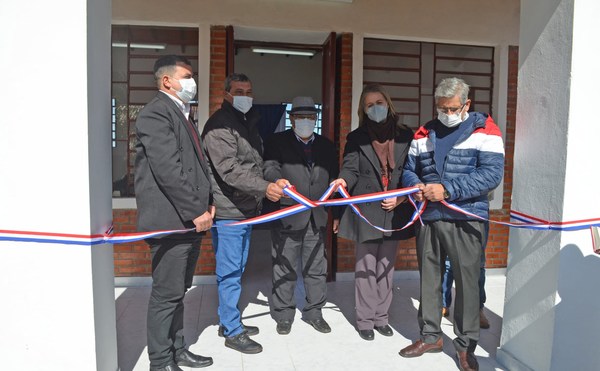 Gobernación inaugura obras en escuela de Coronel Martínez - Noticiero Paraguay