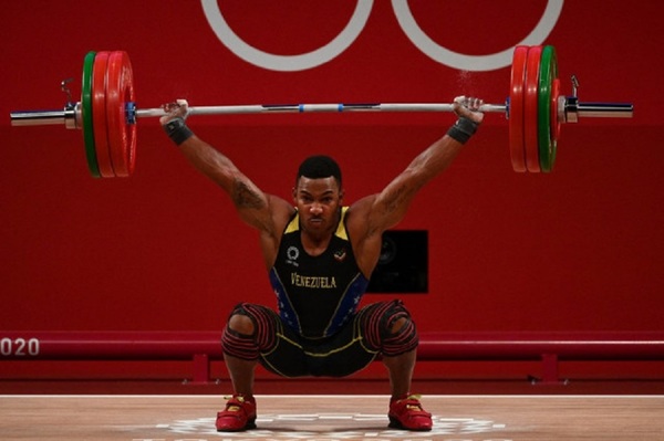 Orgullo latinoamericano: El venezolano Julio Mayora ganó medalla de plata en halterofilia olímpica