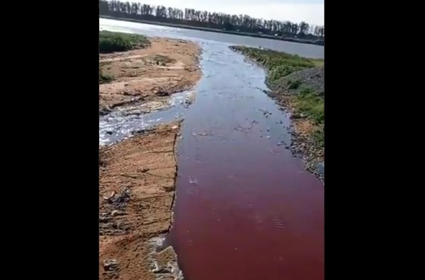 Otra vez las aguas del arroyo Mburicao corrieron rojas