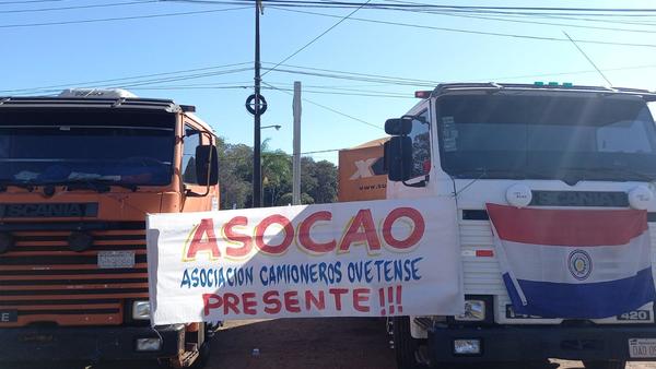 Camioneros también se manifiestan en Coronel Oviedo – Prensa 5