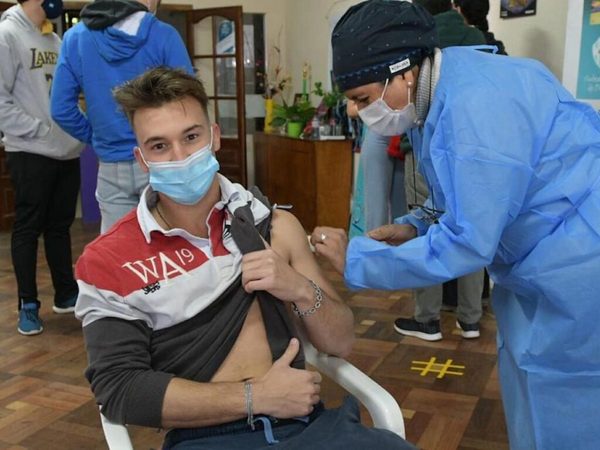 Varios vacunatorios entran «en pausa» ante escasez de vacunas anti-Covid | OnLivePy
