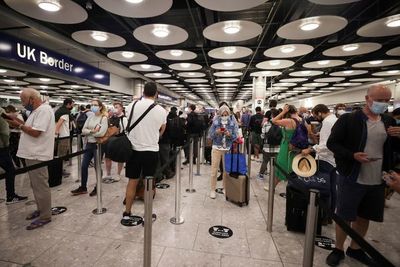 Inglaterra exime de cuarentena a viajeros de la UE y EE.UU. vacunados - ADN Digital