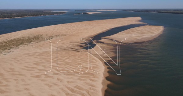La Nación / Desoladoras imágenes del río Paraná evidencian bajante histórica