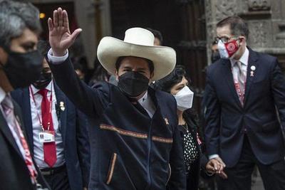 Pedro Castillo asumió como presidente de Perú | .::Agencia IP::.