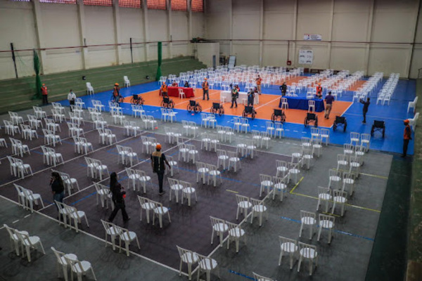 Cierran los portones de la SND y piden a las personas no acudir más allí para la vacunación | Ñanduti