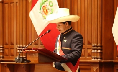 Diario HOY | Pedro Castillo asume la presidencia de Perú